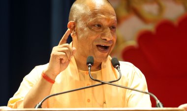 रात में जगमगाते बाजार व्यापारी के विश्वास का प्रतीक: मुख्यमंत्री योगी, बोले- 2017 से बदला यूपी का माहौल