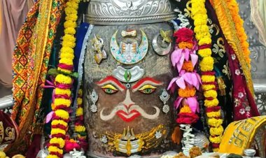 फिल्म अभिनेत्री तमन्ना भाटिया ने मां के साथ किए महाकाल के दर्शन, भस्म आरती में हुई शामिल
