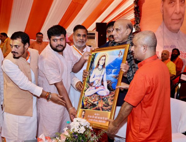 अयोध्या में राजनाथ सिंह बोले- ‘उदासीन परंपरा सनातन धर्म की जीवंत धारा’, वैदिक गणित को बढ़ावा देने की बात