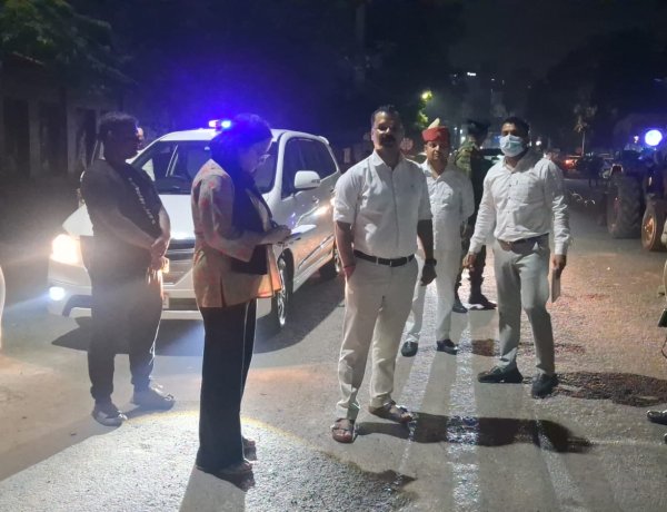कानपुर में देर रात सड़कों पर उतरे नगर आयुक्त, सड़क मरम्मत से रैन बसेरों तक व्यवस्थाओं का लिया जायजा