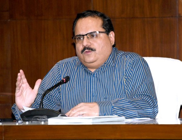 यूपी में मतदाता सूची पुनरीक्षण से जुड़े अधिकारियों के तबादलों पर 4 जनवरी तक रोक, पीलीभीत मामले में कार्रवाई