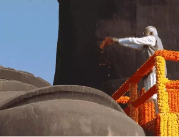 प्रधानमंत्री मोदी ने सरदार पटेल को दी श्रद्धांजलि, स्टैच्यू ऑफ यूनिटी पर हुई पुष्पवर्षा