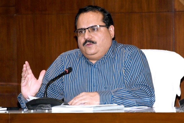 यूपी में मतदाता सूची पुनरीक्षण से जुड़े अधिकारियों के तबादलों पर 4 जनवरी तक रोक, पीलीभीत मामले में कार्रवाई