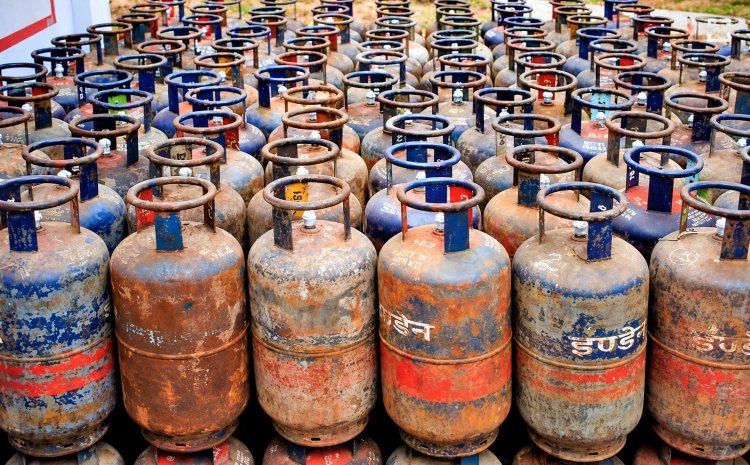 त्योहारी सीजन से पहले कमर्शियल LPG सिलेंडर महंगा, दिल्ली में ₹62.50 की बढ़ोतरी; घरेलू गैस के दाम स्थिर