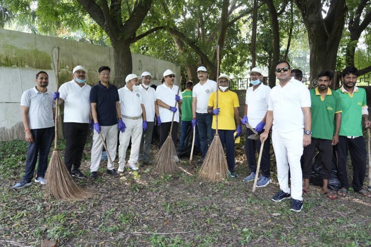 उत्तर मध्य रेलवे मुख्यालय में स्वच्छता अभियान, अधिकारियों-कर्मचारियों ने जुटाया 250 किलो कचरा