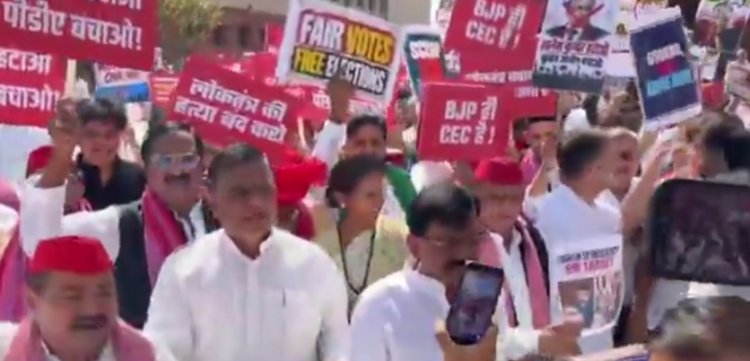 ECI के खिलाफ इंडी गठबंधन का शक्ति प्रदर्शन, संसद से चुनाव आयोग तक मार्च; नीति आयोग के पास रोके गए नेता
