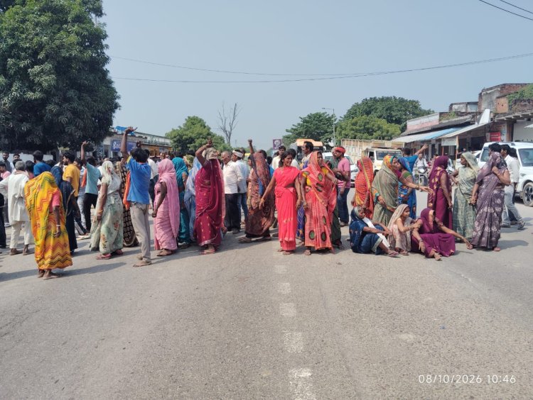 मीरजापुर में कार की टक्कर से किराना दुकानदार की मौत, मुआवजे की मांग पर सड़क जाम