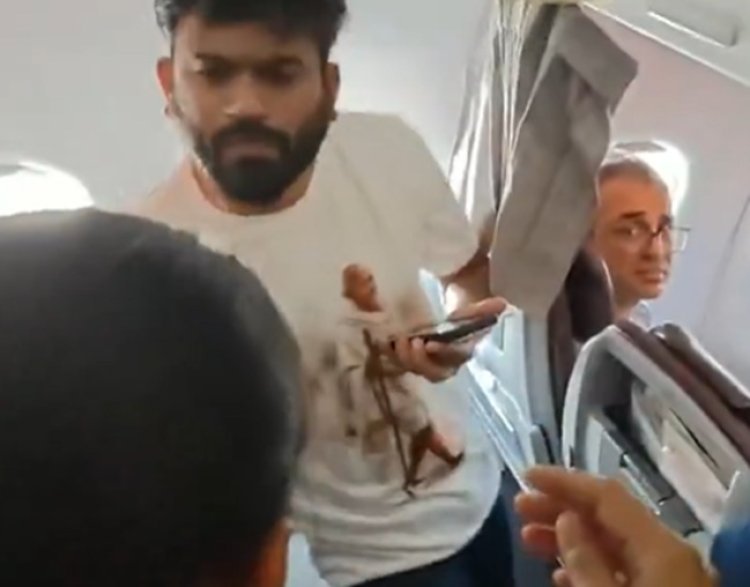 दिल्ली में प्रदर्शन से पहले एक्शन, CJP प्रमुख अभिजीत दीपके एयरपोर्ट पर हिरासत में; ध्रुव राठी को भी पकड़ा गया