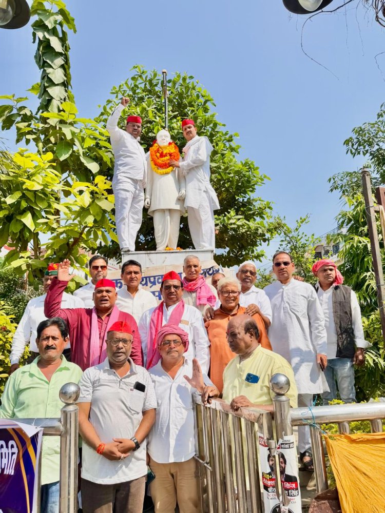 प्रयागराज में सपा ने मनाई जेपी की जयंती, अनिल यादव बोले- लोकतंत्र और जन अधिकारों के लिए विचार आज भी प्रासंगिक