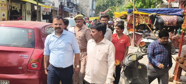 रामलीला मैदान में गंदगी मिलने पर सफाई नायक को नोटिस, कर्मचारी का वेतन रोका
