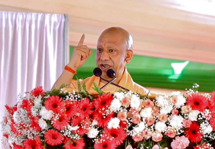 बरेली में मुख्यमंत्री योगी ने ग्राम प्रहरियों का किया सम्मान, मानदेय बढ़ाने के साथ पांच लाख तक कैशलैस उपचार सुविधा की दी सौगात