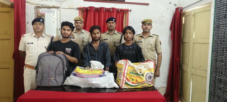 मानिकपुर स्टेशन पर 50 लीटर अवैध शराब के साथ तीन तस्कर गिरफ्तार