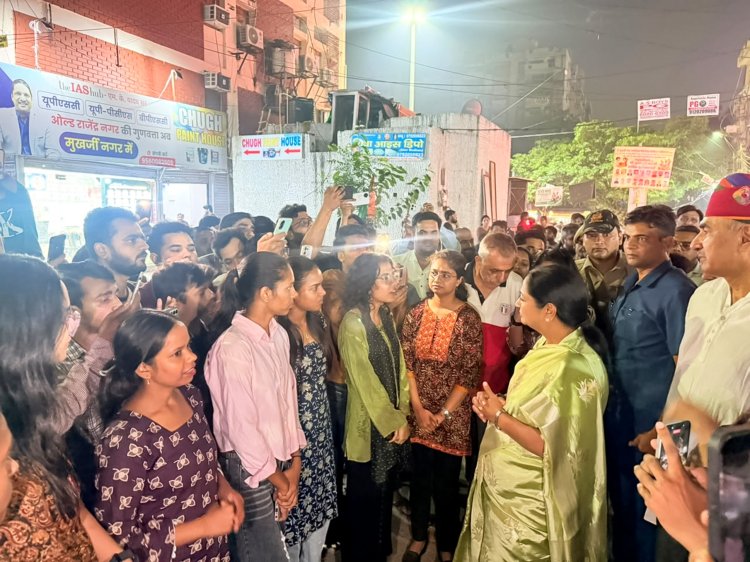 मुखर्जी नगर में विद्यार्थियों के बीच पहुंचीं मुख्यमंत्री रेखा गुप्ता, समस्याएं सुन अधिकारियों को दिए समाधान के निर्देश