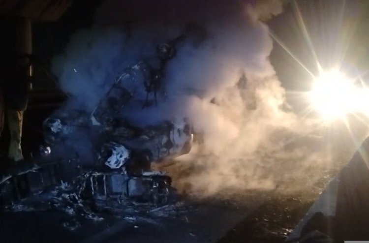 कानपुर में कंटेनर से टकराकर लोडर में लगी भीषण आग, परिचालक की जिंदा जलकर मौत