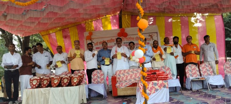 इलाहाबाद-झांसी स्नातक निर्वाचन क्षेत्र: अशोक कुमार राठौर के समर्थन में राजेश शुक्ल ने किया जनसंपर्क