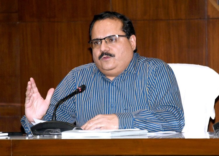 यूपी में मतदाता सूची पुनरीक्षण से जुड़े अधिकारियों के तबादलों पर 4 जनवरी तक रोक, पीलीभीत मामले में कार्रवाई