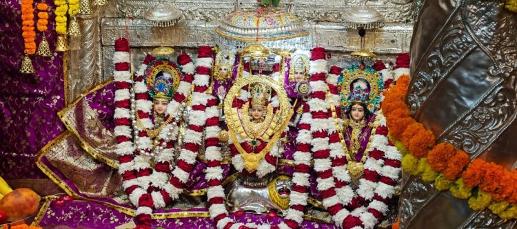 प्रयागराज: मां कल्याणी ने स्वर्ण ढेड़िया धारण कर दिए दिव्य दर्शन, 150वीं वर्षगांठ पर हुआ भव्य महाशृंगार
