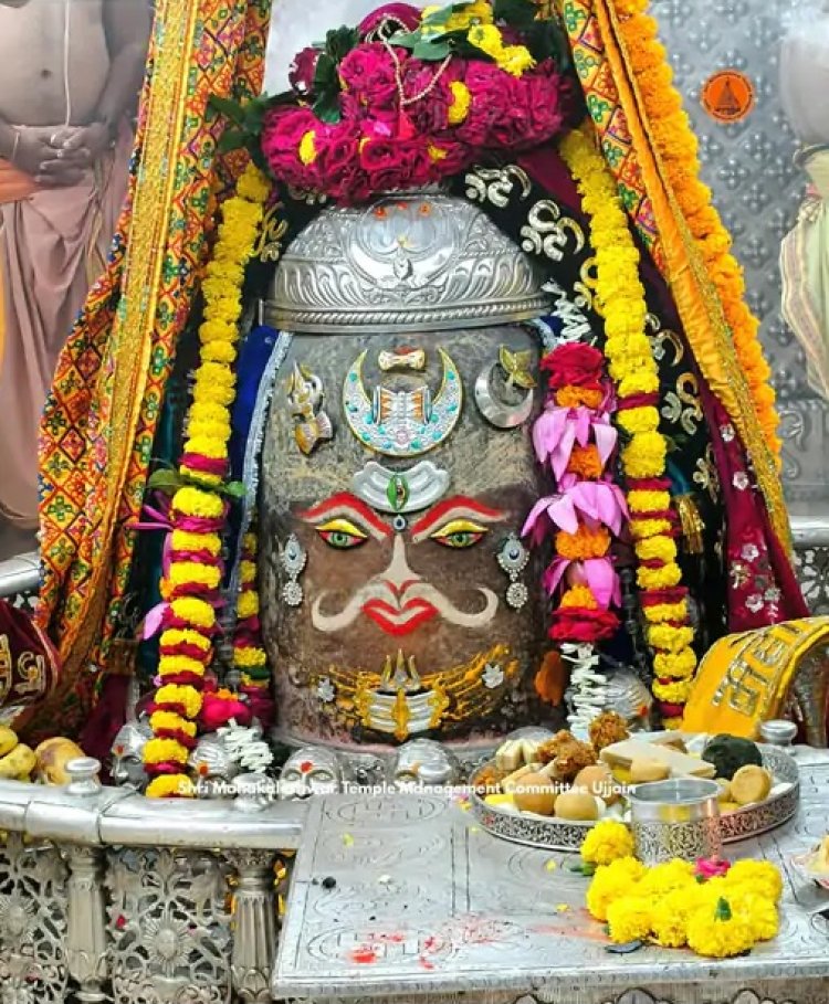 फिल्म अभिनेत्री तमन्ना भाटिया ने मां के साथ किए महाकाल के दर्शन, भस्म आरती में हुई शामिल
